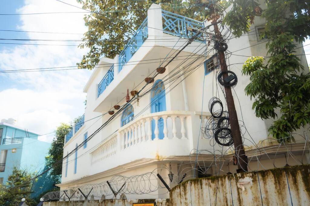 Blue Door Villa By Homeyhuts Rajpur Exterior photo